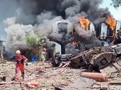 Fakta-fakta Kebakaran Bangkai Gerbong Kereta Api di Purwakarta