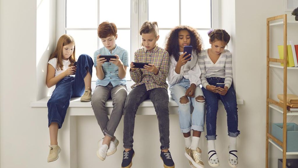 Respons Orang Tua soal PP TUNAS yang Batasi Anak di Dunia Digital