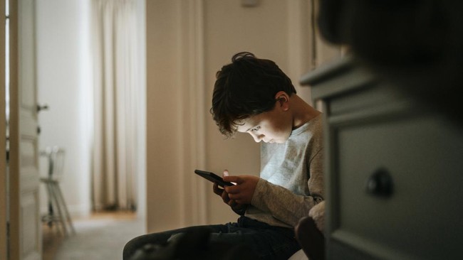 Menteri PPPA Godok Aturan Penggunaan Gadget Bagi Anak Menteri PPPA Arifah Fauzi mengatakan rancangan aturan tersebut dilatarbelakangi oleh persoalan kekerasan terhadap perempuan dan anak yang kian marak.