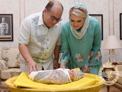7 Foto Bayi Putra Mahkota Kelantan & Istri Bule, Dipertanyakan Mengapa Dinamai Baby Johan