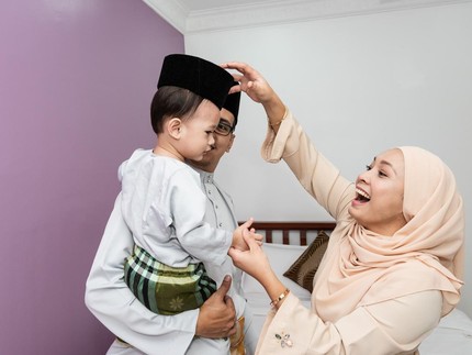 Ajarkan ke Anak 12 Kebiasaan Nabi dari Bangun Tidur, Makan & Bepergian