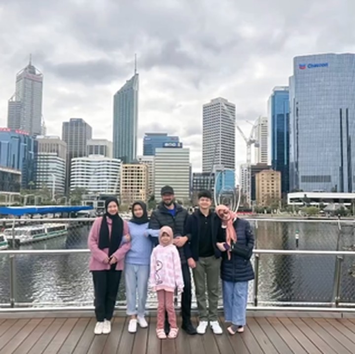 <p>Hal ini terlihat dari komentar salah satu akun. "Selamat kuliah kk lana.. sehat2, lancar kuliahnya ya," ujar akun @mona****, yang kemudian ditanggapi dengan emotikon oleh Jihan. (Foto: Instagram @jihanfahirareal)<br /><br /><br /></p>