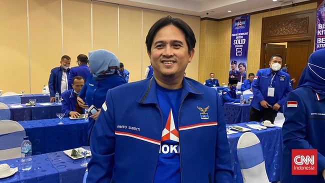 DPD Demokrat Jawa Tengah instruksikan kader copot baliho Anies Baswedan setelah dengar rumor capres pilihannya maju dengan Cak Imin. 