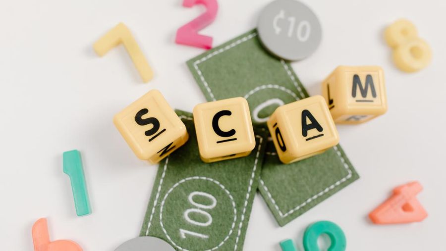 Love Scaming (Foto oleh Tara Winstead: www.pexels.com)