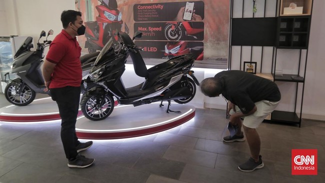 Ada 14 dari 30 pilihan motor listrik yang harganya menjadi belasan juta rupiah setelah dipotong subsidi Rp7 juta dari pemerintah.
