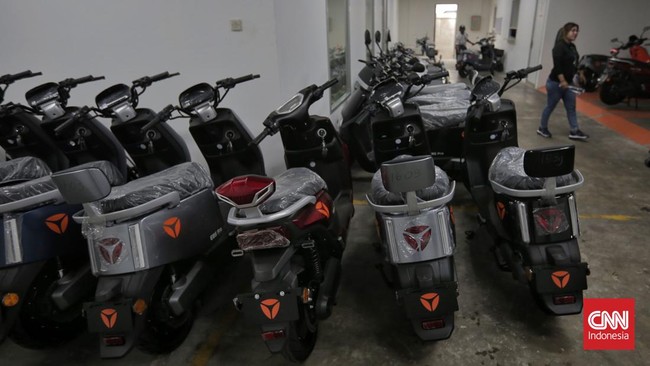 KSP Moeldoko merasa heran subsidi motor listrik sepi peminat padahal syarat pembeliannya sudah dilonggarkan.