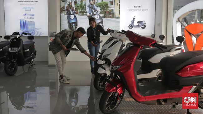 Beli Motor Listrik Subsidi Bisa Kredit, Cicilan Rp200 Ribuan per Bulan - CNN Indonesia