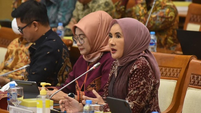 Dirut Pertamina, Nicke Widyawati mengatakan, Pertamax green 92 merupakan kajian internal Pertamina, sementara keputusan tetap menjadi kewenangan pemerintah.