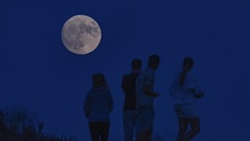 Masih Ada Supermoon Biru Malam ini, Simak Cara Pantaunya