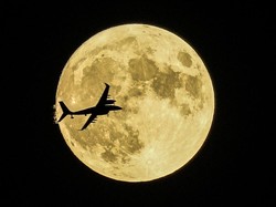 Ternyata Usia Bulan 40 Juta Tahun Lebih Tua dari Perkiraan Sebelumnya