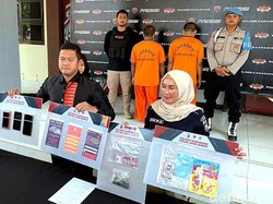 Judi Online Sasar Petani dan Emak-emak Karawang, Pembuat Situsnya Dibekuk!