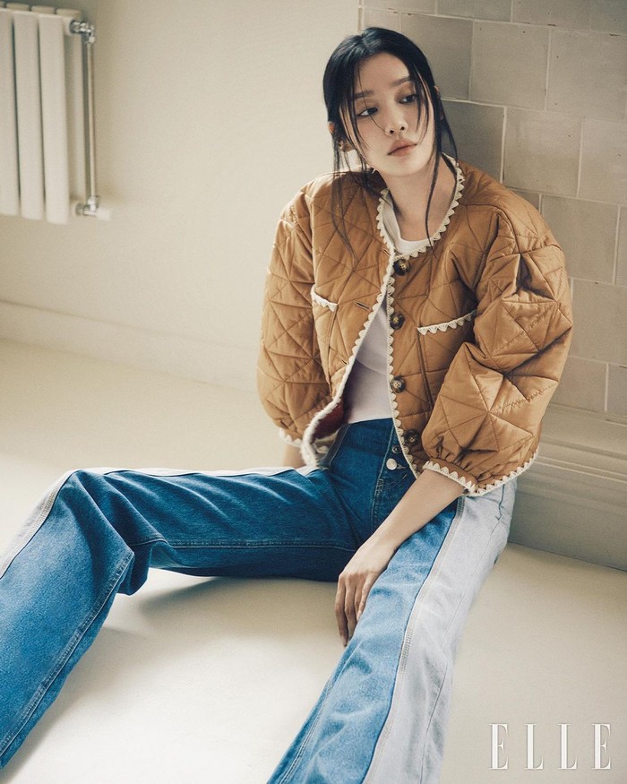 Selain aktif di dunia permodelan, Cha Joo Young baru saja membintangi drama baru The Real Has Come! bersama Baek Jin Hee, Ahn Jae Hyun, dan Jung Eui Jae yang bisa Beauties saksikan secara legal melalui platform Vidio./ Foto: instagram.com/ellekorea