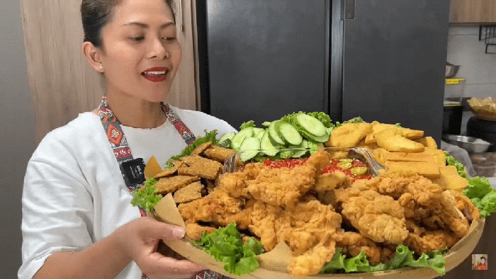 Selain Shanty di China, 5 Kanal YouTube Ini Kerap Memperkenalkan Makanan Indonesia di Luar Negeri!