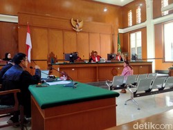 Saksi Ngaku Terima Duit Titipan Pengusaha Rp 250 Juta untuk Ricky Ham Pagawak