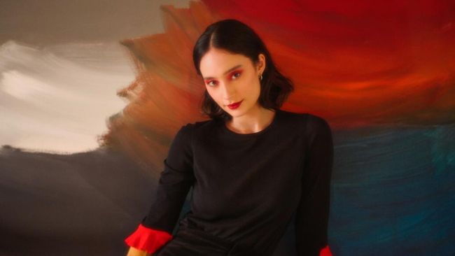 Aktris dan model Tatjana Saphira mengembangkan sayap kariernya ke dunia musik.