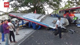 VIDEO: Kecelakaan Adu Banteng Bus Eka vs Sugeng Rahayu, 3 Orang Tewas