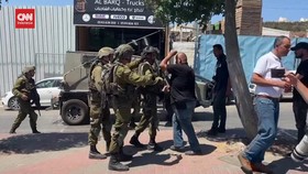 VIDEO: Pasukan Israel Ditabrak Mobil, Warga Palestina Ditembak