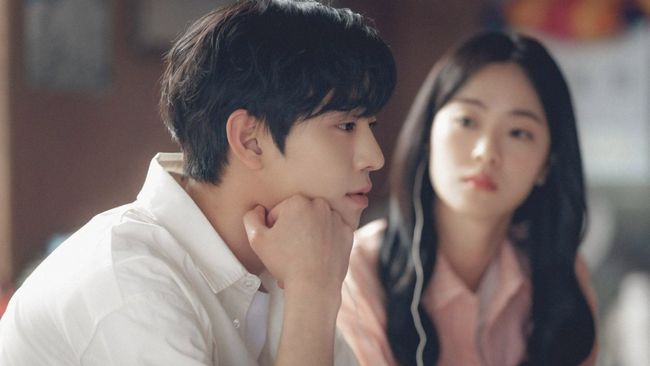 Sinopsis A Time Called You, drama Ahn Hyo-seop dan Jeon Yeo-been hasil adaptasi drama Taiwan Someday or One Day.