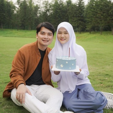 Pesan Haru Henny Rahman Rayakan Ultah Pernikahan dengan Alvin Faiz