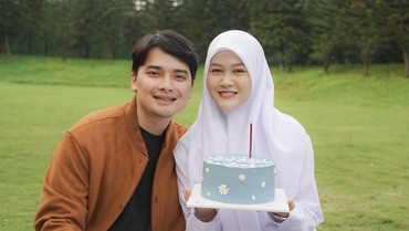 img-title Pesan Haru Henny Rahman Rayakan Ultah Pernikahan dengan Alvin Faiz