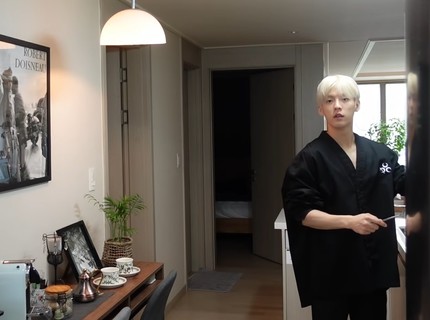 7 Potret Apartemen Minhyuk BTOB, Banyak Koleksi Pribadi sang Idol