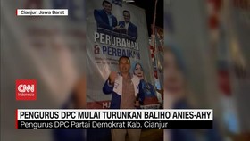 VIDEO: Baliho Anies-AHY Mulai Diturunkan Pengurus DPC Partai Demokrat
