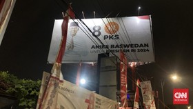 Beda dengan Demokrat, Baliho Anies Masih Mejeng di DPP PKS
