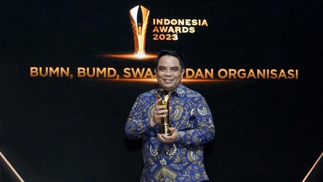 Bank Syariah Indonesia (BSI) meraih penghargaan 'Special Recognition of Outstanding Initiative' Indonesia Awards 2023 berkat Program Desa BSI di 10 provinsi.