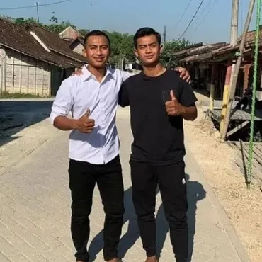 Mengenal Sosok Dimas Roni Kakak Pratama Arhan yang Juga Pemain Bola