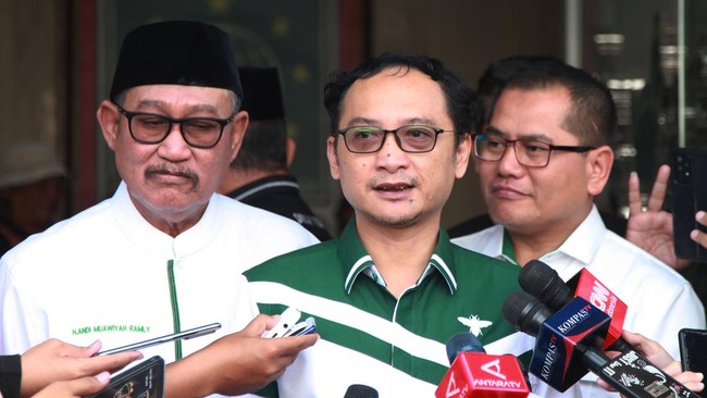 Sekretaris Jendral PKB Hasanuddin Wahid mempertanyakan argumen PBNU mengundangnya lantaran tak ada urusan partai dengan Ketum PBNU Gus Yahya.