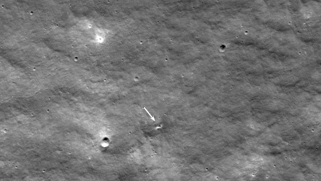 NASA menemukan lokasi jatuhnya pesawat antariksa milik Rusia di Bulan. Simak penampakannya berikut.