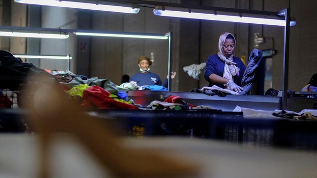 FOTO: Spanyol Olah Limbah Pakaian Jadi Produk Fashion