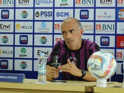 Jelang Hadapi Persik Kediri, Pelatih Arema Fernando Valente Tantang Anaknya