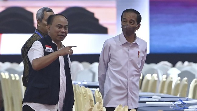 Jokowi sebelumnya memang dikenal sebagai kader PDIP, namun 'kemesraan'-nya dengan partai itu diduga retak karena Pilpres 2024.