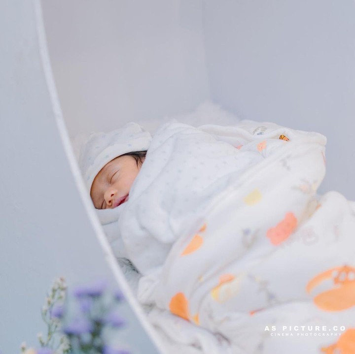 <p>Ryana Dea baru saja melahirkan anak ketiganya di Rumah Sakit Pondok Indah, Sabtu (12/8/2023). Tak lama usai melahirkan, ia dan suami pun mengadakan acara aqiqah. (Foto: Instagram: @ryana_dea)</p>