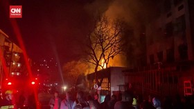 VIDEO: 73 Orang Tewas Dalam Kebakaran Apartemen Yang Dihuni Tunawisma