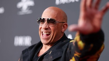 img-title Potret Vin Diesel dengan Rambut di Film 'Find Me Guilty' Bikin Heboh Fans