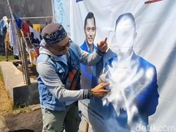 Kader PD Coret Wajah Anies di Baliho Pakai Pilok dan Ditulis Fake