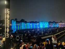 Warga Antusias Saksikan Atraksi Dancing Fountain Peresmian Wajah Baru TMII