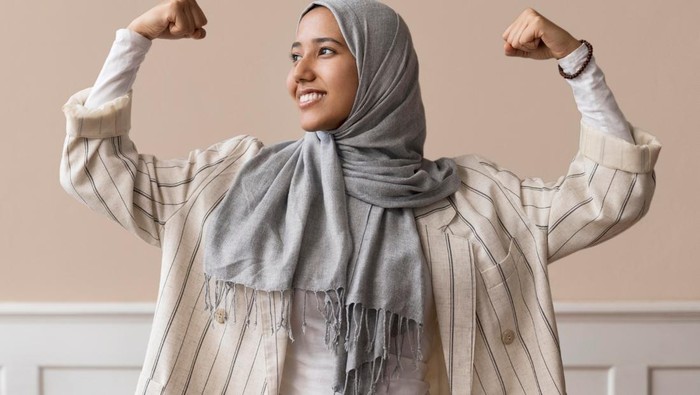 8 Perilaku yang Hanya Dilakukan oleh Perempuan Berdaya, Salah Satunya Bahagia Jadi Diri Sendiri!