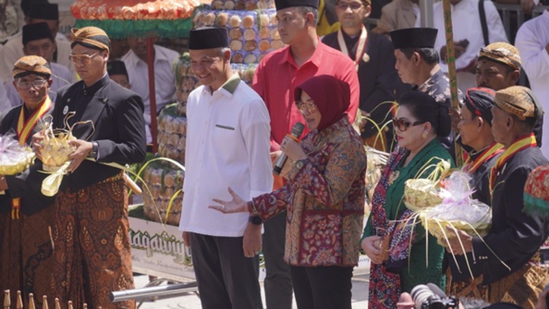 Tradisi Saparan Yaqowiyu, Ribuan Warga Padati Alun-alun Plampeyan