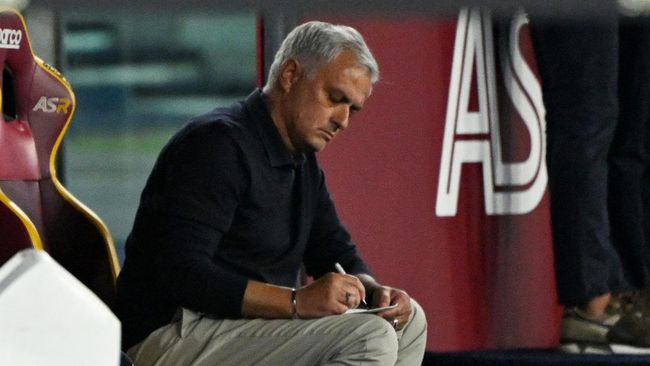 Drama Baru di MU: Mourinho Dilaporkan Akan Menggantikan Ten Hag sebagai Pelatih