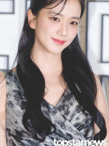 Hebohkan Penggemar! Intip Potret Selebriti Korea yang Tampil Elegan dan Menawan di Event Lady Dior