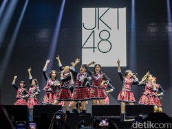 Viral Foto Lawas Manajer JKT48 Pegang Kue Vulgar Berbau Pornografi