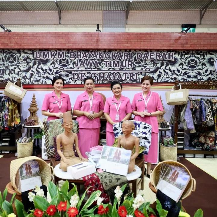 <p>Hal itu diketahui langsung dari beberapa potret yang dia unggah di <em>Instagram</em> pribadinya dalam berbagai kesempatan. (Foto: Instagram@kddvie)</p>