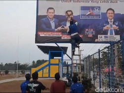 Gotong Royong Kader Demokrat Lampung Coret Wajah Anies Baswedan