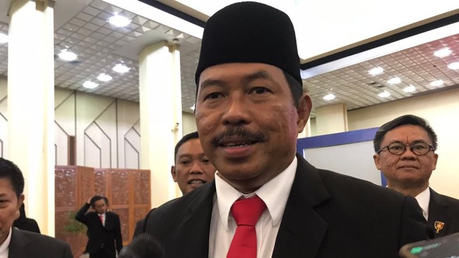 Pj Gubernur Jateng Nana Sudjana menjelaskan dirinya hanya menyambut kedatangan capres nomor 2 Prabowo Subianto yang juga Menhan di wilayahnya.