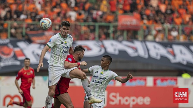 Persib Bandung akan menjamu Persija Jakarta dalam lanjutan pekan ke-28 Liga 1 2023/2024, Sabtu (9/3). Berikut jadwal siaran langsung Persib vs Persija.