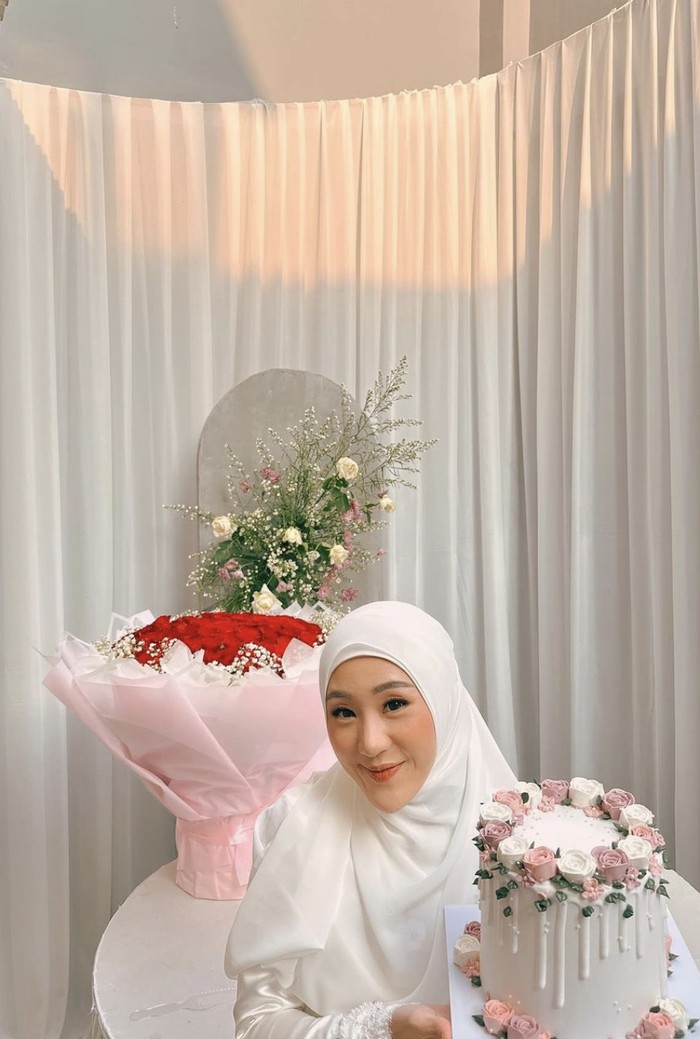 Gaya Larissa Chou Jadi Pengantin