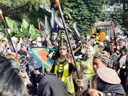 Minggu Pagi Spesial Bagi Warga Bandung, CFD Bonus Jumpa Kang Emil